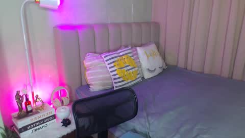 Snapshot of yazmin_shines chatting on 02-02-25, 12:35 Yazzi online show from 02-02-25, 12:35