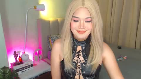 Snapshot of yazmin_shines chatting on 03-11-25, 04:32 Yazzi online show from 03-11-25, 04:32