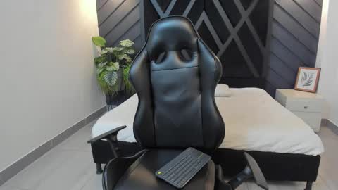 YEIKO ROMERO online show from 02-12-25, 11:41