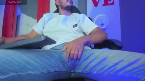 yeison0593 online show from 03-01-26, 06:48