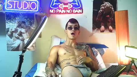 yeisoncastellanos1999 online show from 10-04-25, 01:36