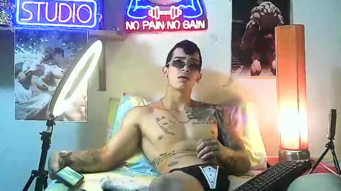 yeisoncastellanos1999 online show from 10-20-25, 02:28