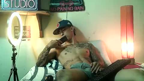 yeisoncastellanos1999 online show from 05-06-26, 06:46
