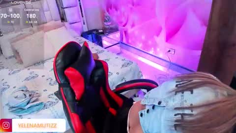 yelena  online show from 12-02-25, 01:17