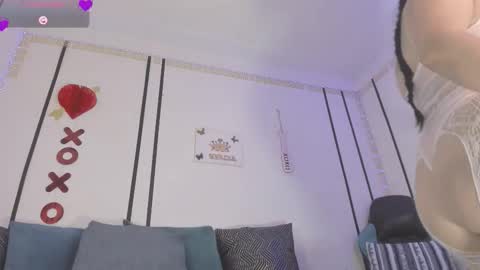 Yelena Owens online show from 03-10-26, 01:54