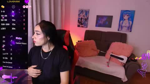 Snapshot of yeliana_sexy chatting on 10-27-25, 07:12 Valery online show from 10-27-25, 07:12