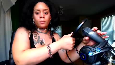 Snapshot of yellareign chatting on 06-06-26, 10:36 Yella Reign online show from 06-06-26, 10:36