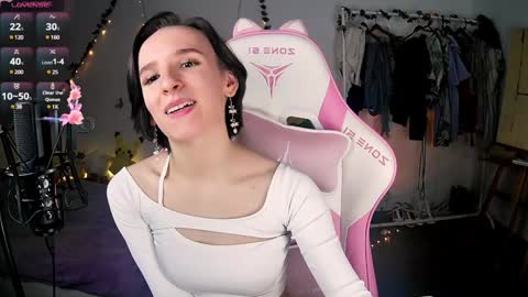 Snapshot of yellow_songbird chatting on 01-31-25, 04:27 Liya online show from 01-31-25, 04:27