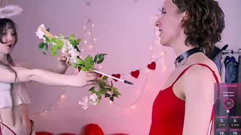 Snapshot of yellow_songbird chatting on 02-15-26, 06:59 Liya online show from 02-15-26, 06:59