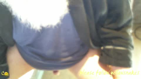Snapshot of yellowsnakes chatting on 04-26-26, 07:22 . y e l l o w s n a k e s . online show from 04-26-26, 07:22
