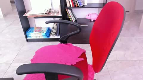 Snapshot of yenlo01 chatting on 01-28-25, 08:15 yenlo01 online show from 01-28-25, 08:15