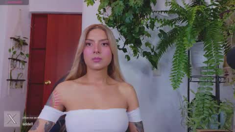 yeriawaddell  online show from 03-26-26, 10:26