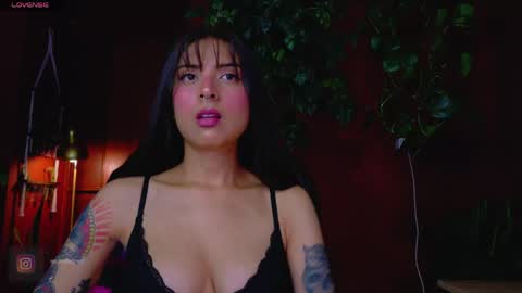 yeriawaddell  online show from 05-08-26, 12:16