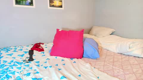 Snapshot of yes_mia_yes chatting on 03-08-25, 04:50 gomez5 online show from 03-08-25, 04:50