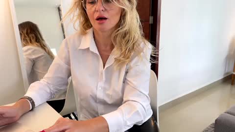 Snapshot of yes_mommy_zlata chatting on 12-04-24, 08:29 Zlata online show from 12-04-24, 08:29