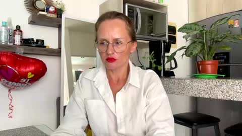 Snapshot of yes_mommy_zlata chatting on 02-24-25, 08:36 Zlata online show from 02-24-25, 08:36