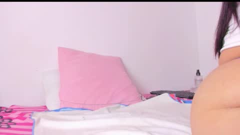 yesicasquirt65 online show from 12-04-25, 12:14