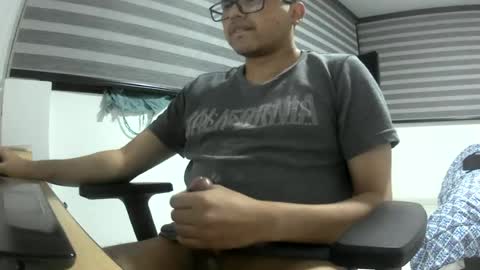 yesidxxx123_ online show from 06-19-26, 04:06
