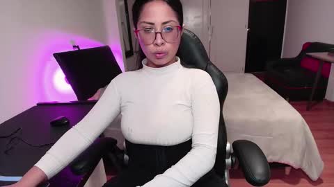 yesie_hot2 online show from 09-25-25, 02:48