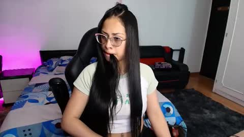 Snapshot of yesie_hot2 chatting on 03-31-26, 01:40 yesie_hot2 online show from 03-31-26, 01:40