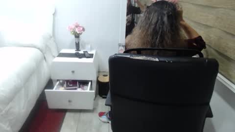 Snapshot of yessilatin chatting on 10-09-25, 02:20 jessy online show from 10-09-25, 02:20