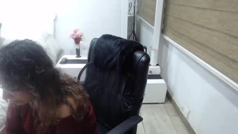 Snapshot of yessilatin chatting on 10-10-25, 11:59 jessy online show from 10-10-25, 11:59