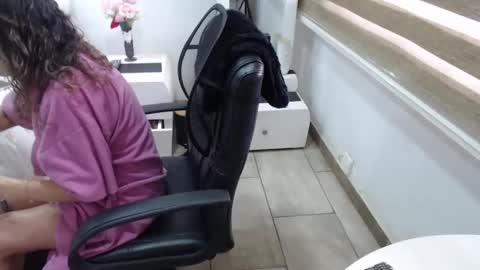 Snapshot of yessilatin chatting on 11-06-25, 06:53 jessy online show from 11-06-25, 06:53