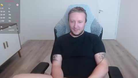 Snapshot of yhdxhy chatting on 10-08-25, 02:58 James online show from 10-08-25, 02:58