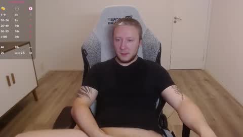 Snapshot of yhdxhy chatting on 10-09-25, 08:40 James online show from 10-09-25, 08:40