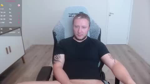 Snapshot of yhdxhy chatting on 10-11-25, 02:26 James online show from 10-11-25, 02:26