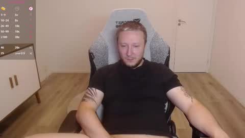 Snapshot of yhdxhy chatting on 10-13-25, 09:59 James online show from 10-13-25, 09:59