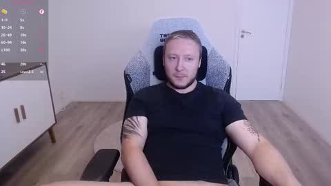 Snapshot of yhdxhy chatting on 10-19-25, 02:18 James online show from 10-19-25, 02:18