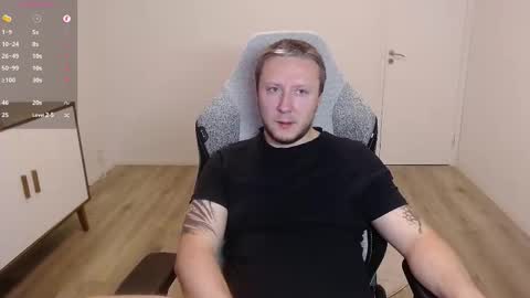 Snapshot of yhdxhy chatting on 10-24-25, 08:38 James online show from 10-24-25, 08:38