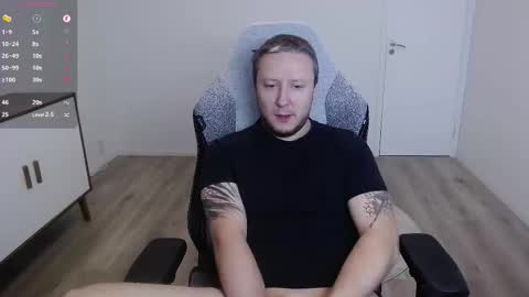 Snapshot of yhdxhy chatting on 10-25-25, 11:40 James online show from 10-25-25, 11:40