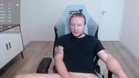 Snapshot of yhdxhy chatting on 10-26-25, 12:11 James online show from 10-26-25, 12:11