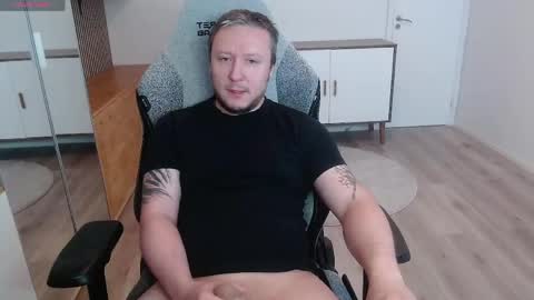 Snapshot of yhdxhy chatting on 04-19-26, 07:51 James online show from 04-19-26, 07:51