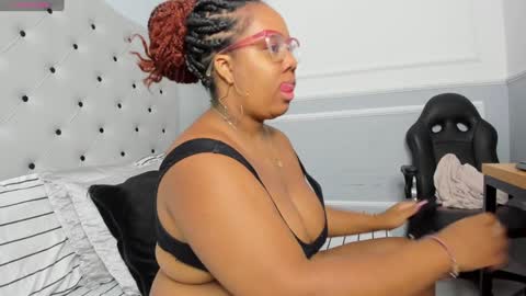 roxie reyes  online show from 12-04-24, 03:37