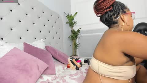 roxie reyes  online show from 12-11-24, 03:56