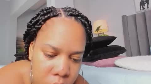 roxie reyes  online show from 10-08-25, 03:04