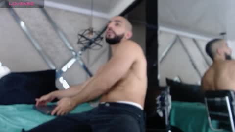 Yiyo online show from 10-19-25, 05:30