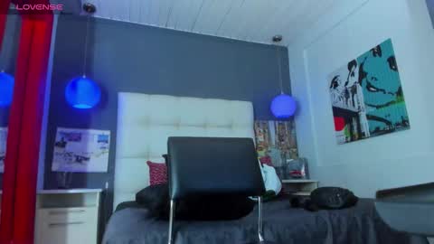 Yiyo online show from 12-19-25, 04:08