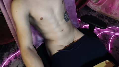 Snapshot of ylk_ chatting on 10-05-25, 04:49 Darius online show from 10-05-25, 04:49