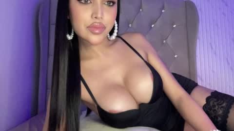 ylonagrae online show from 05-04-26, 04:03