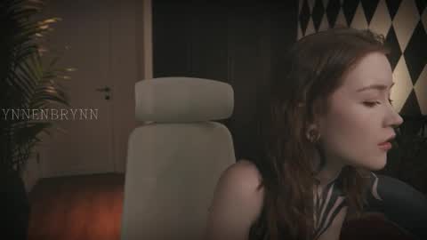 Snapshot of ynnenbrynn chatting on 02-14-25, 04:47 ynnenbrynn online show from 02-14-25, 04:47