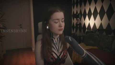 Snapshot of ynnenbrynn chatting on 02-15-25, 04:25 ynnenbrynn online show from 02-15-25, 04:25