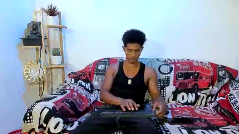 yoel_hot2004 online show from 02-12-26, 08:04