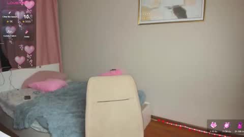 Mikaella - Mika online show from 11-18-25, 01:11