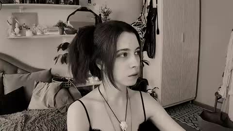 yoka_paradoxxx online show from 05-08-26, 10:20
