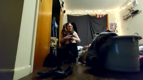 Snapshot of yokojoe chatting on 04-04-26, 04:44 YokoJoe online show from 04-04-26, 04:44