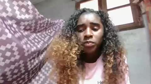 Snapshot of yolandrina05 chatting on 09-13-25, 01:22 yolandrina05 online show from 09-13-25, 01:22